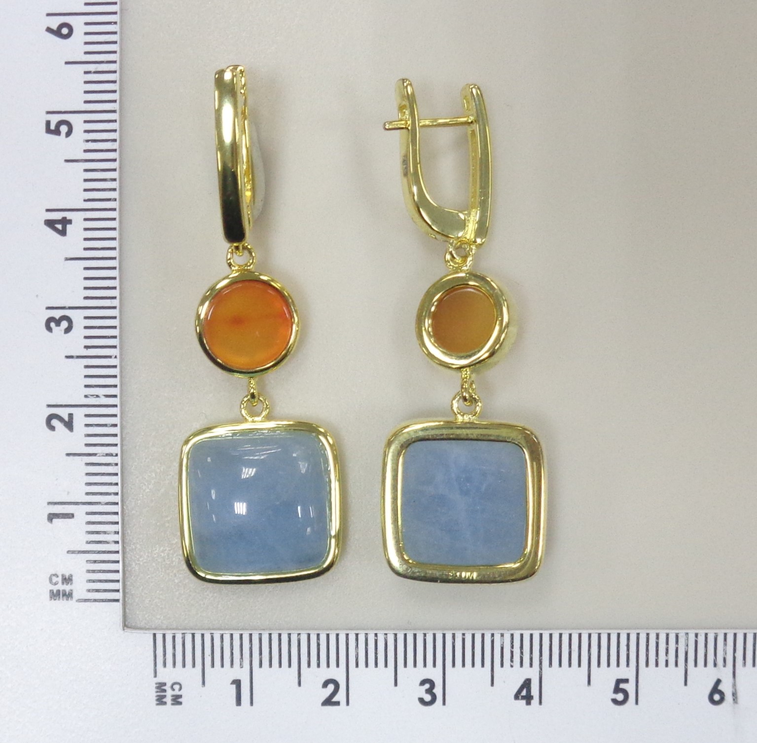 Серебряные серьги с аквамаринами и халцедонами